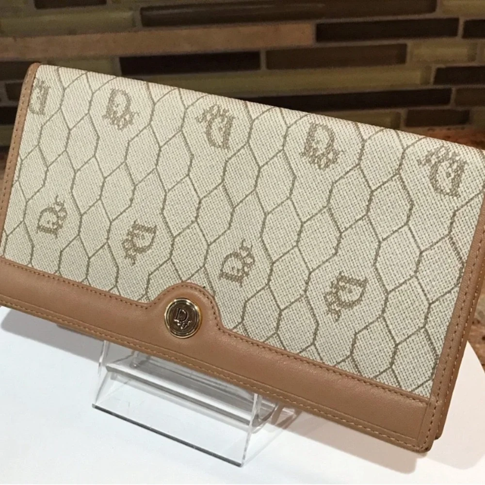 Dior classic wallet